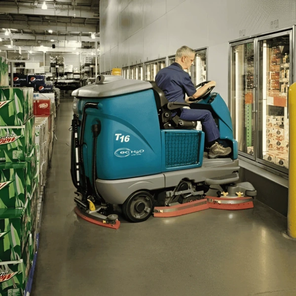 Поломоечная машина Tennant T16 с сиденьем для оператора Ф432 Поломоечная машина Tennant T16 с сиденьем для оператора Ф432